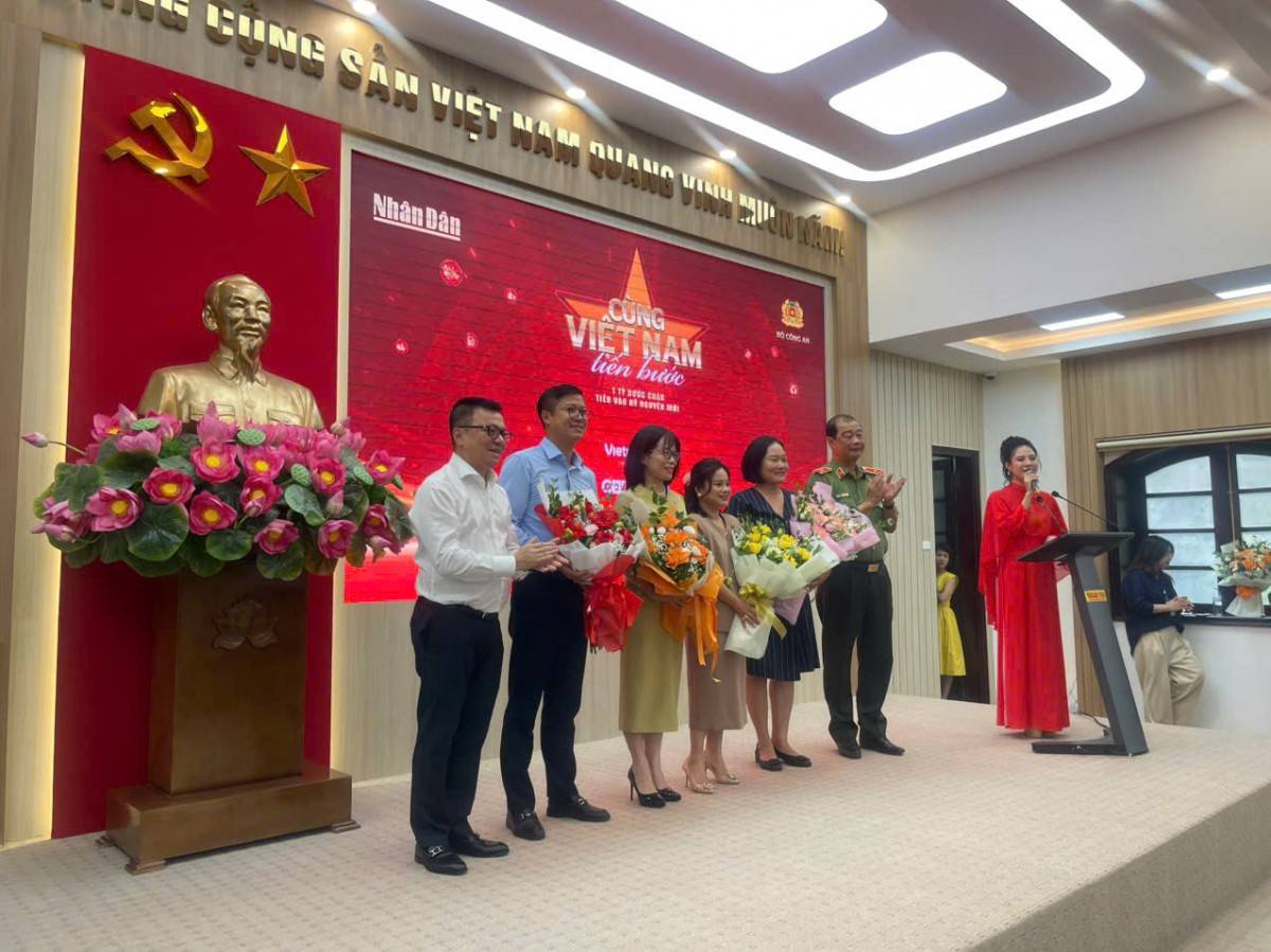 Hoạt động đi bộ toàn quốc “Cùng Việt Nam tiến bước” Hoạt động đi bộ toàn quốc “Cùng Việt Nam tiến bước”