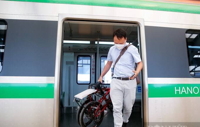 Hanoi Metro chưa cấm mang xe đạp pin Lithium lên tàu