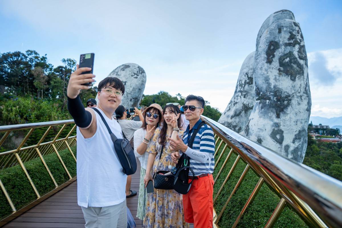 Bà Nà Hills rất hút khách quốc tế, đặc biệt là khách từ Hàn Quốc