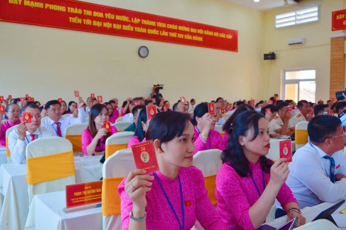 Tại đại hội, các đại biểu đã nhất trí cao, biểu quyết thông qua các văn kiện Nghị quyết nhiệm kỳ 2025–2030 mà Đảng bộ xã Bà Điểm