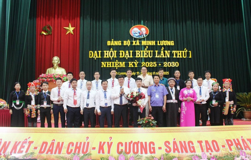 Ban Chấp hành Đảng bộ xã Minh Lương nhiệm kỳ 2025 - 2030 ra mắt Đại hội.