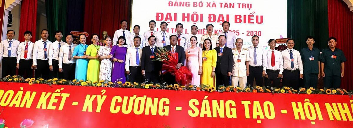 Ban Chấp hành Đảng bộ  xã Tân Trụ nhiệm kỳ 2025 - 2030