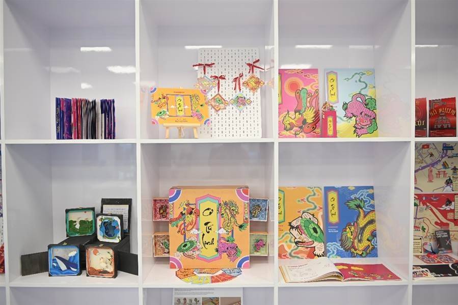 Mãn nhãn với loạt tác phẩm sáng tạo tại triển lãm nghệ thuật của sinh viên BUV