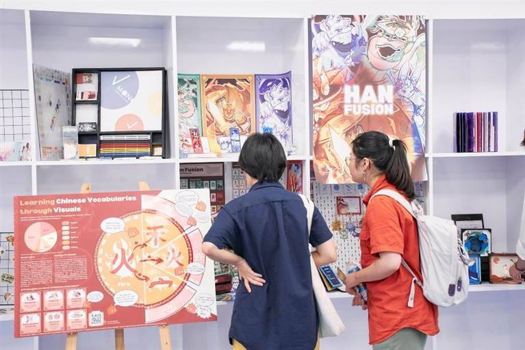 Mãn nhãn với loạt tác phẩm sáng tạo tại triển lãm nghệ thuật của sinh viên BUV