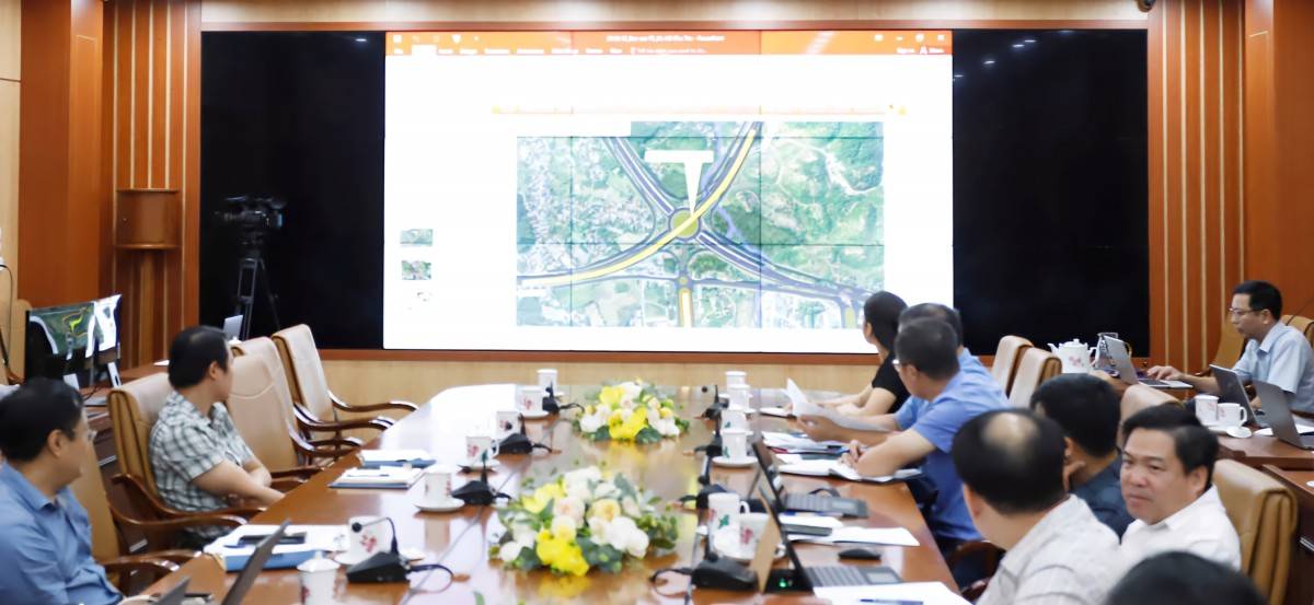 Đẩy nhanh thủ tục đầu tư cao tốc Hòa Lạc – Hòa Bình và Quốc lộ 6