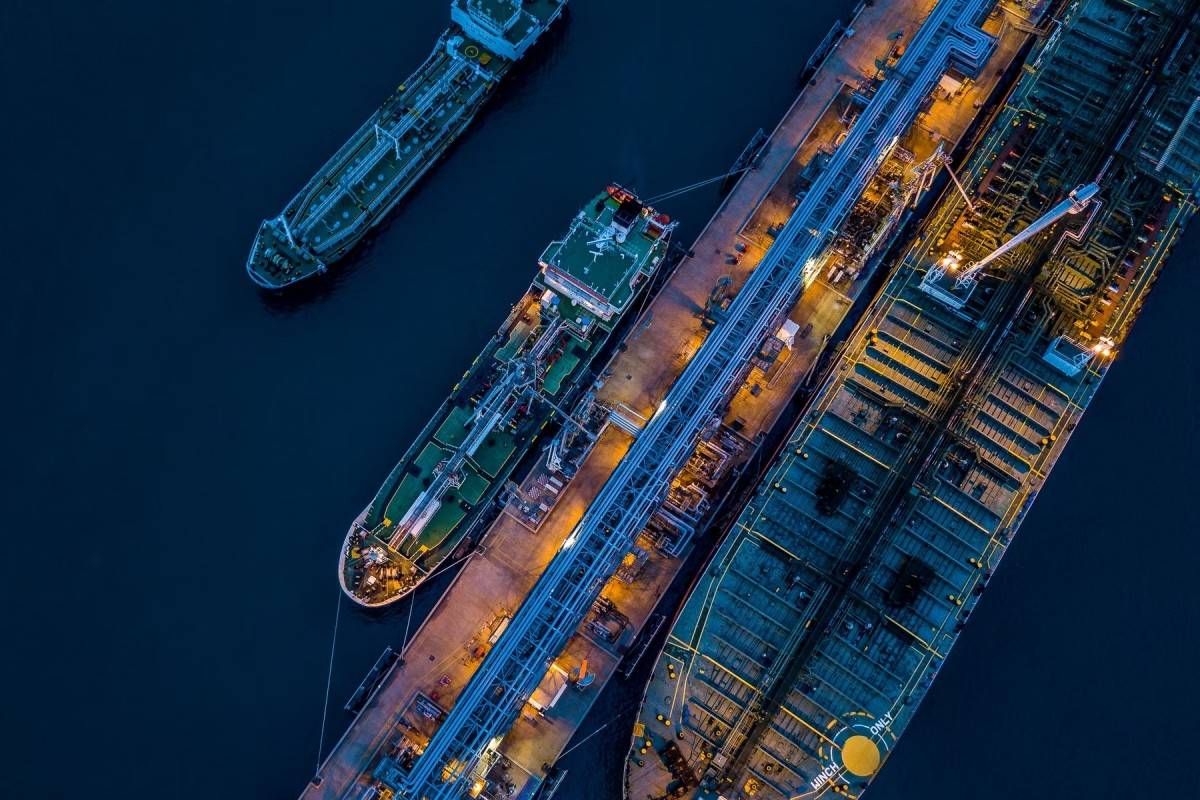 Thị trường dầu thế giới có thể đối mặt tình trạng dư cung kỷ lục