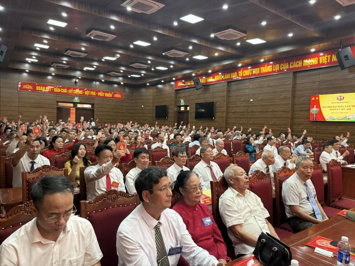 Đại biểu tham dự Đại hội biểu quyết