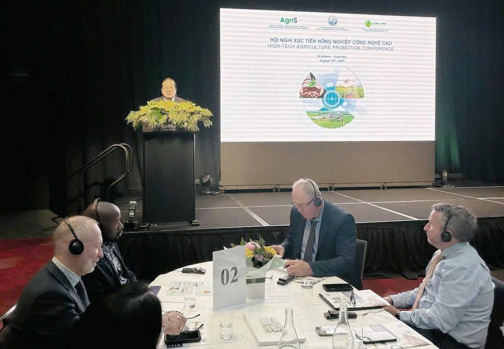 Ủy viên Ban Thường vụ Tỉnh ủy, Phó Chủ tịch UBND tỉnh Tây Ninh Nguyễn Minh Lâm phát biểu tại hội nghị