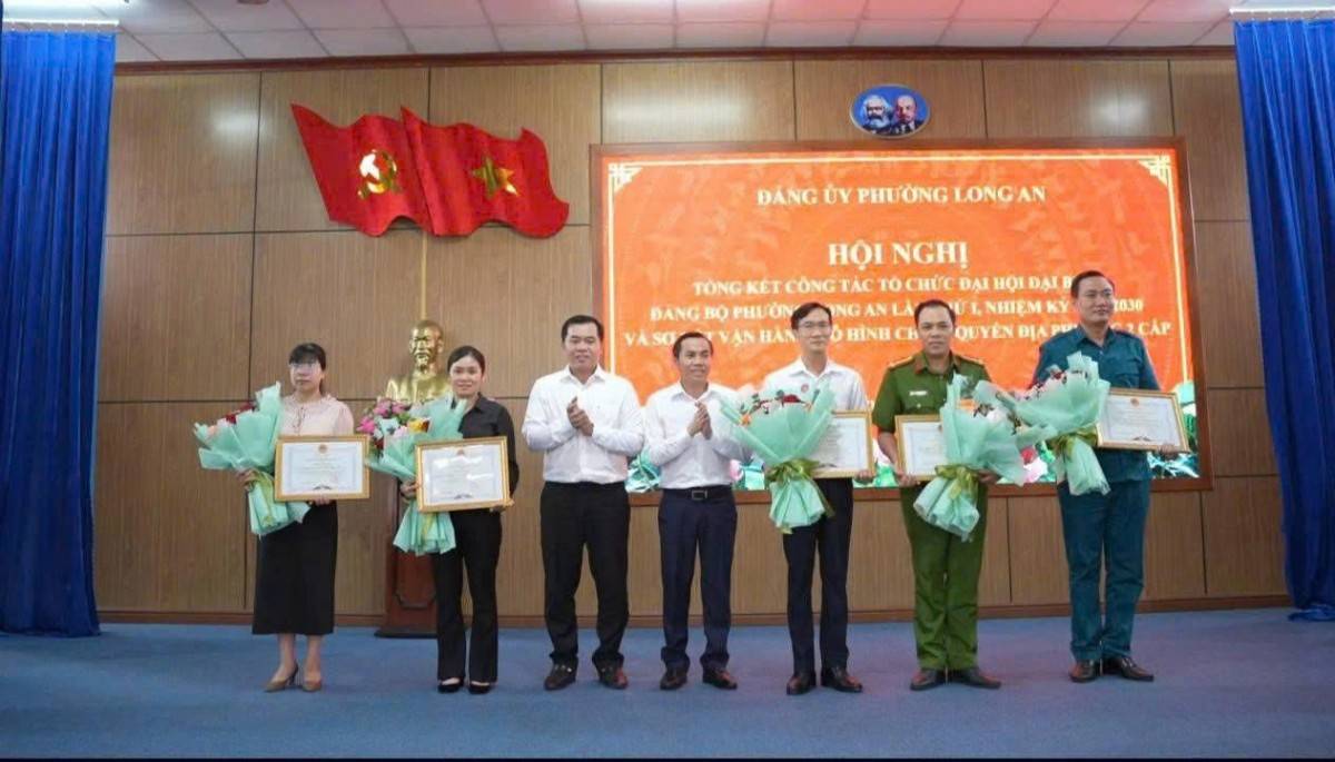 tập thể và cá nhân trong công tác chuẩn bị, tổ chức Đại hội tập thể và cá nhân trong công tác chuẩn bị, tổ chức Đại hội