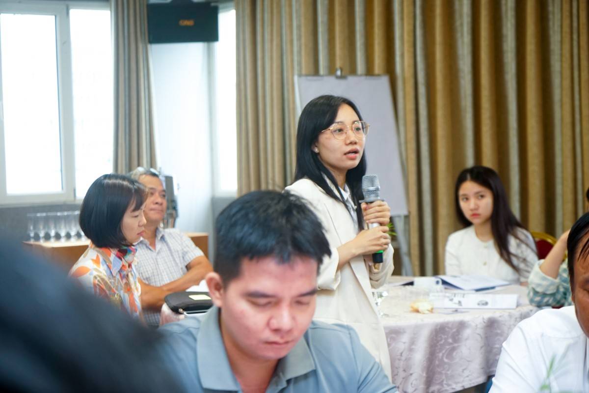 Đại diện lãnh đạo, quản lý doanh nghiệp tham gia chương trình tập huấn trao đổi cùng diễn giả tại buổi tập huấn