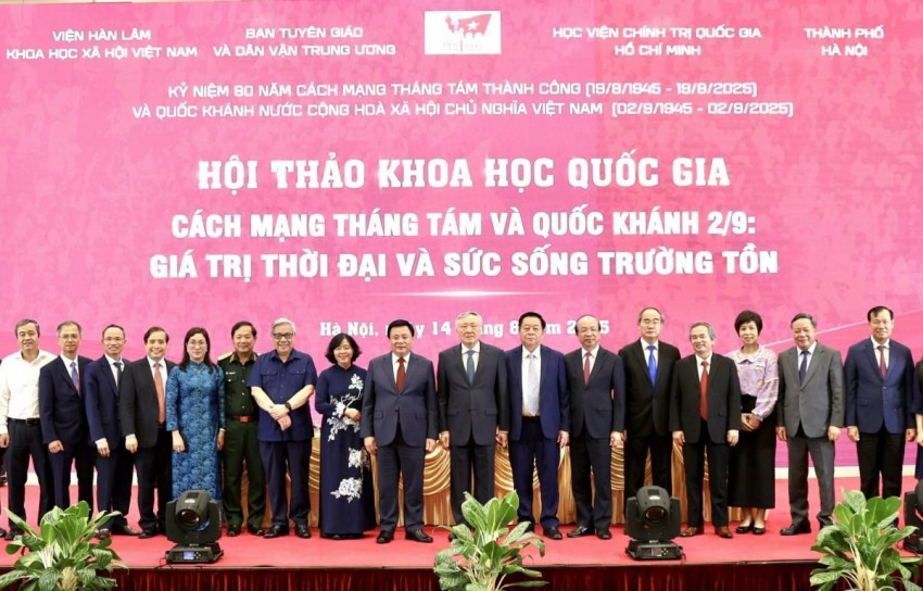 Cách mạng Tháng Tám 1945: Thành quả rực rỡ của tầm nhìn chiến lược và 15 năm chuẩn bị kiên cường Cách mạng Tháng Tám 1945: Thành quả rực rỡ của tầm nhìn chiến lược và 15 năm chuẩn bị kiên cường