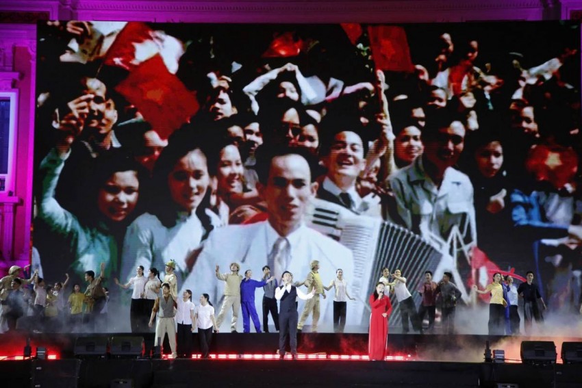 Hào khí mùa thu âm vang từ Quảng trường lịch sử