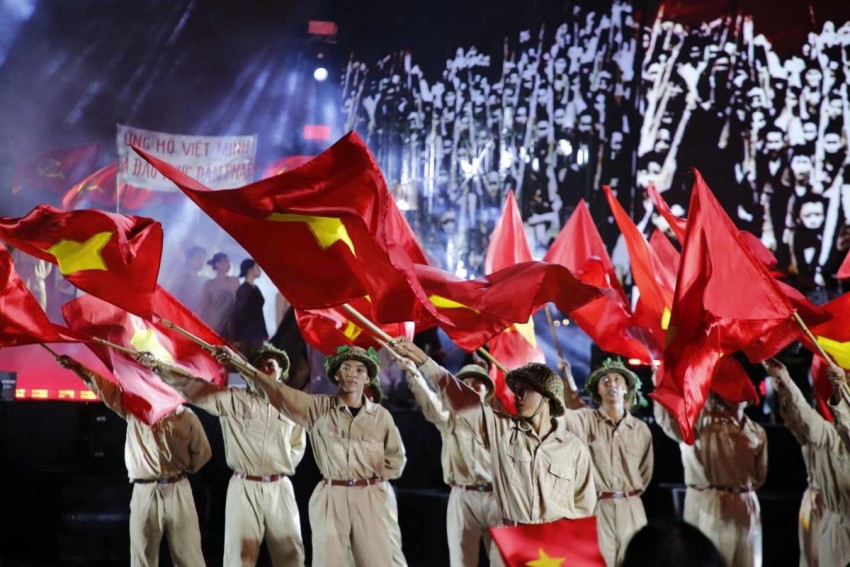 Hào khí mùa thu âm vang từ Quảng trường lịch sử