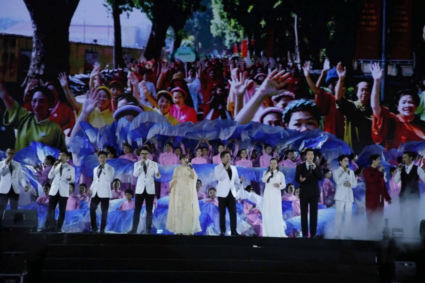 Hào khí mùa thu âm vang từ Quảng trường lịch sử