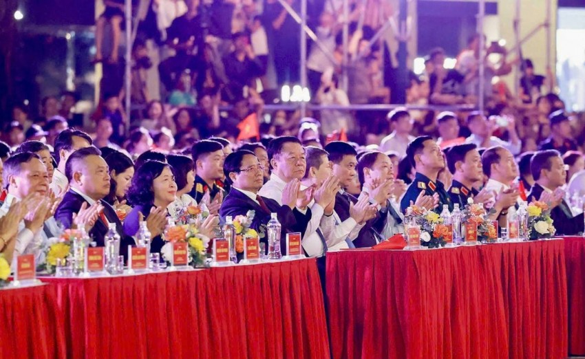 Hào khí mùa thu âm vang từ Quảng trường lịch sử