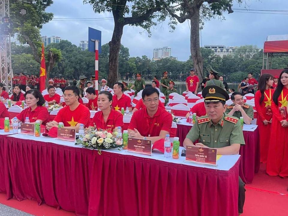 Lễ phát động hoạt động đi bộ toàn quốc “Cùng Việt Nam tiến bước”