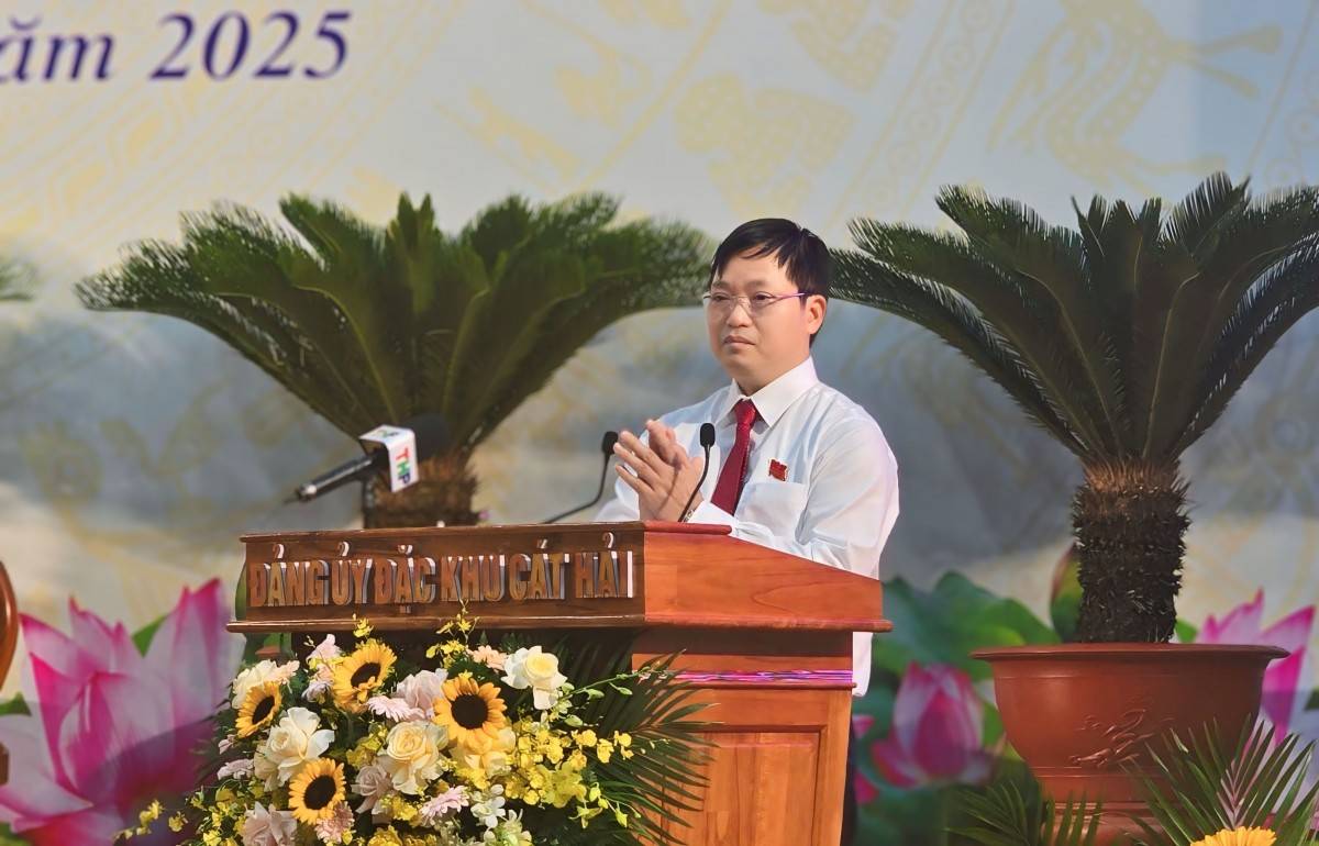 Bí thư Đặc khu Cát Hải Trần Văn Phương phát biểu