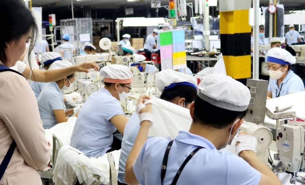 Ngành dệt may Việt Nam trước sức ép cạnh tranh: Tìm lối đi mới để bứt phá