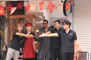 Hoàng Hải Anh và nhóm bạn trẻ ra mắt MR. Burgers – điểm hẹn ẩm thực Halal Hà Nội
