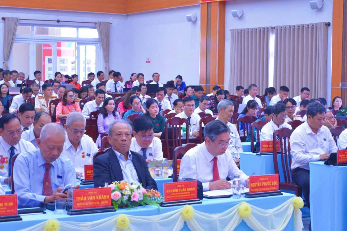 Lãnh đạo TP. Hồ  Chí  Minh, nguyên  lãnh  đạo  tỉnh  Bà  Rịaa- Vũng  Tàu  và  Huyện  Xuyên  Mộcc( cũũ) dự  Đại  hội