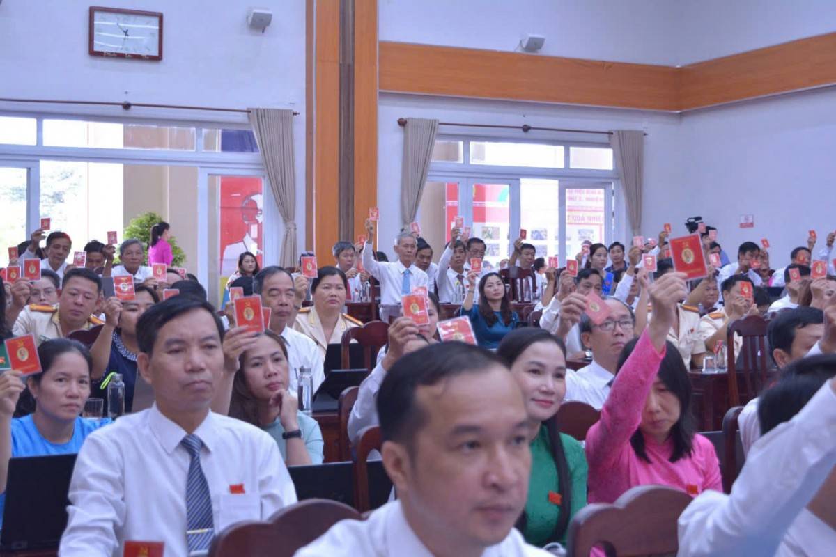 100% đại biểu thống nhất với văn kiện , nghị quyết của nhiệm kỳ 2025- 2030. Ảnh- Hoàng Lân