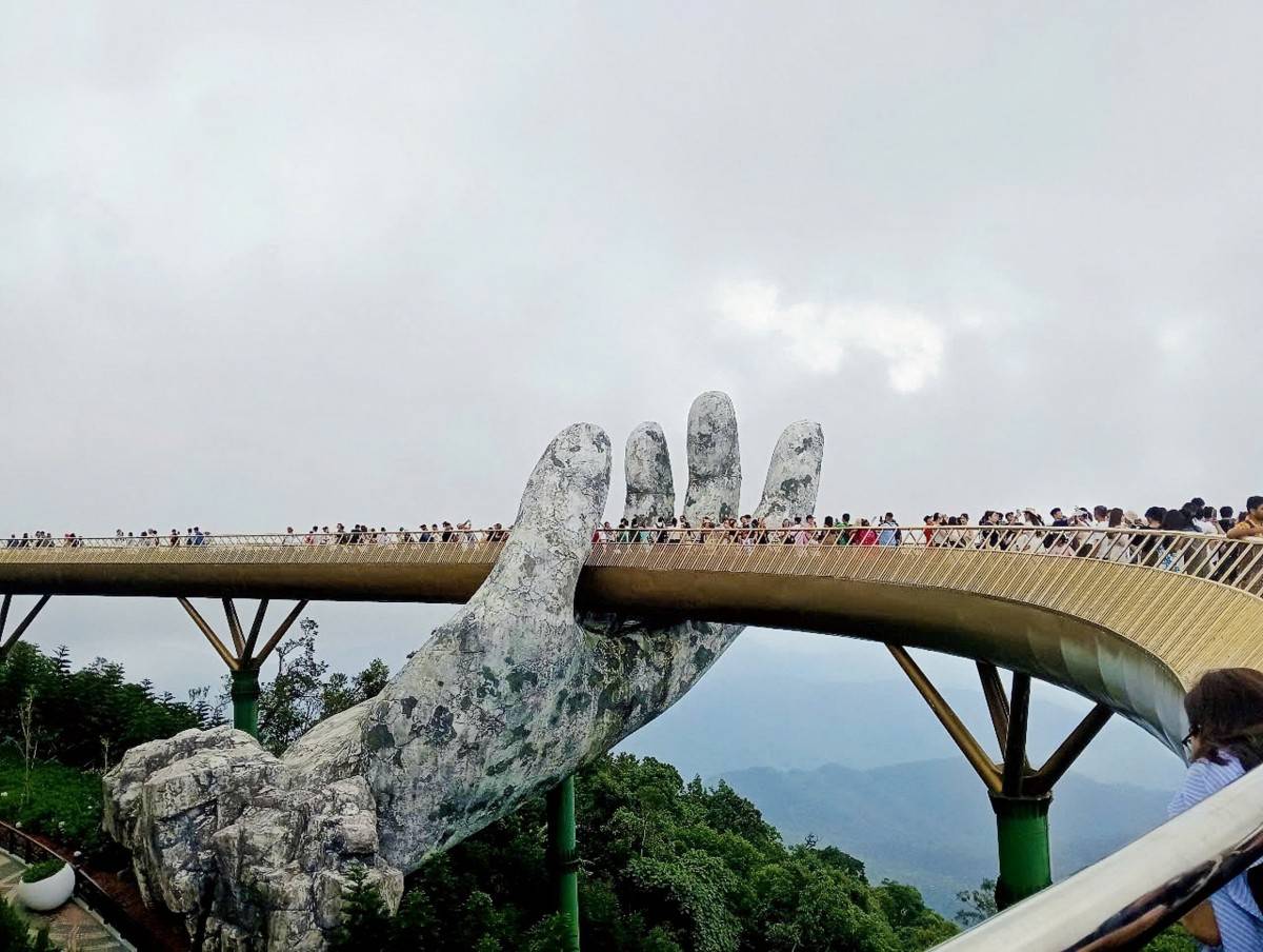 Cầu Vàng tại đỉnh Bà Nà Hills, Đà Nẵng.