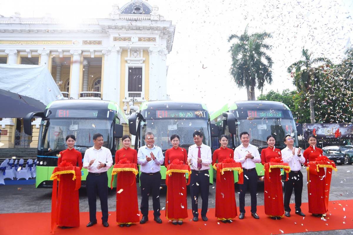 Hà Nội chính thức có tuyến buýt điện miễn phí, kết nối du lịch