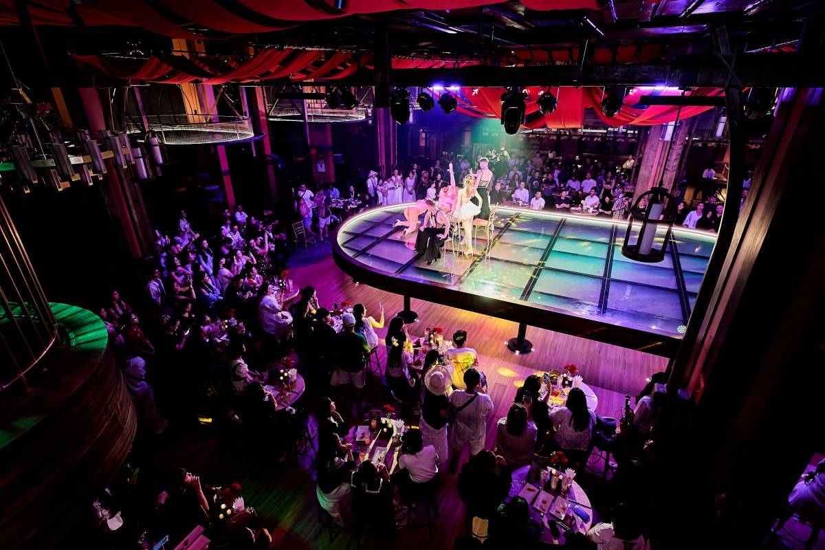 Show After Glow huyền bí