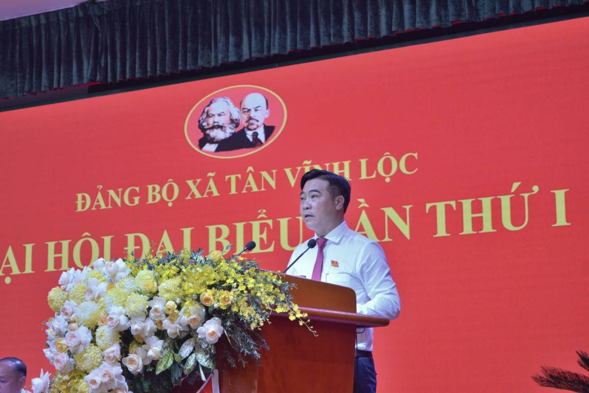 ông  Nguyễn Thành Nhân, giữ chức Phó Bí thư Đảng uỷ, Chủ tịch UBND xã