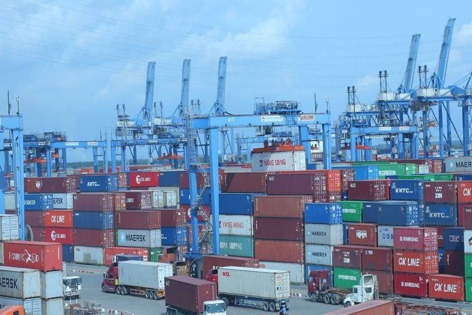 Bảo hiểm tín dụng xuất khẩu: Doanh nghiệp Việt vẫn đứng ngoài cuộc chơi rủi ro