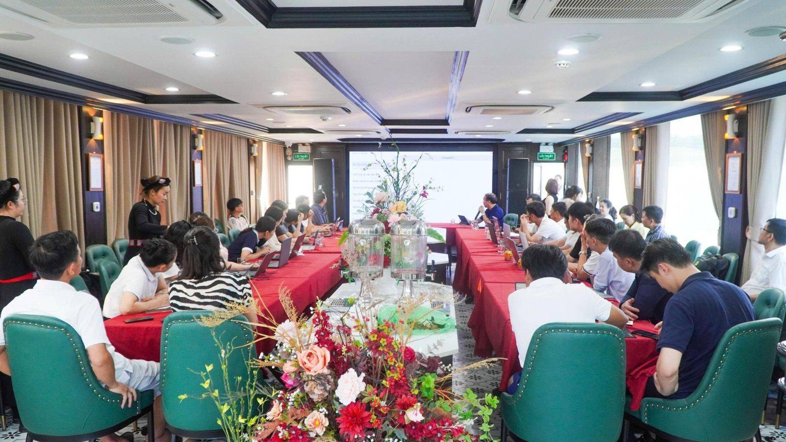 Du thuyền Phượng Hoàng: Nơi doanh nhân Tuyên Quang – Phú Thọ cùng phát triển