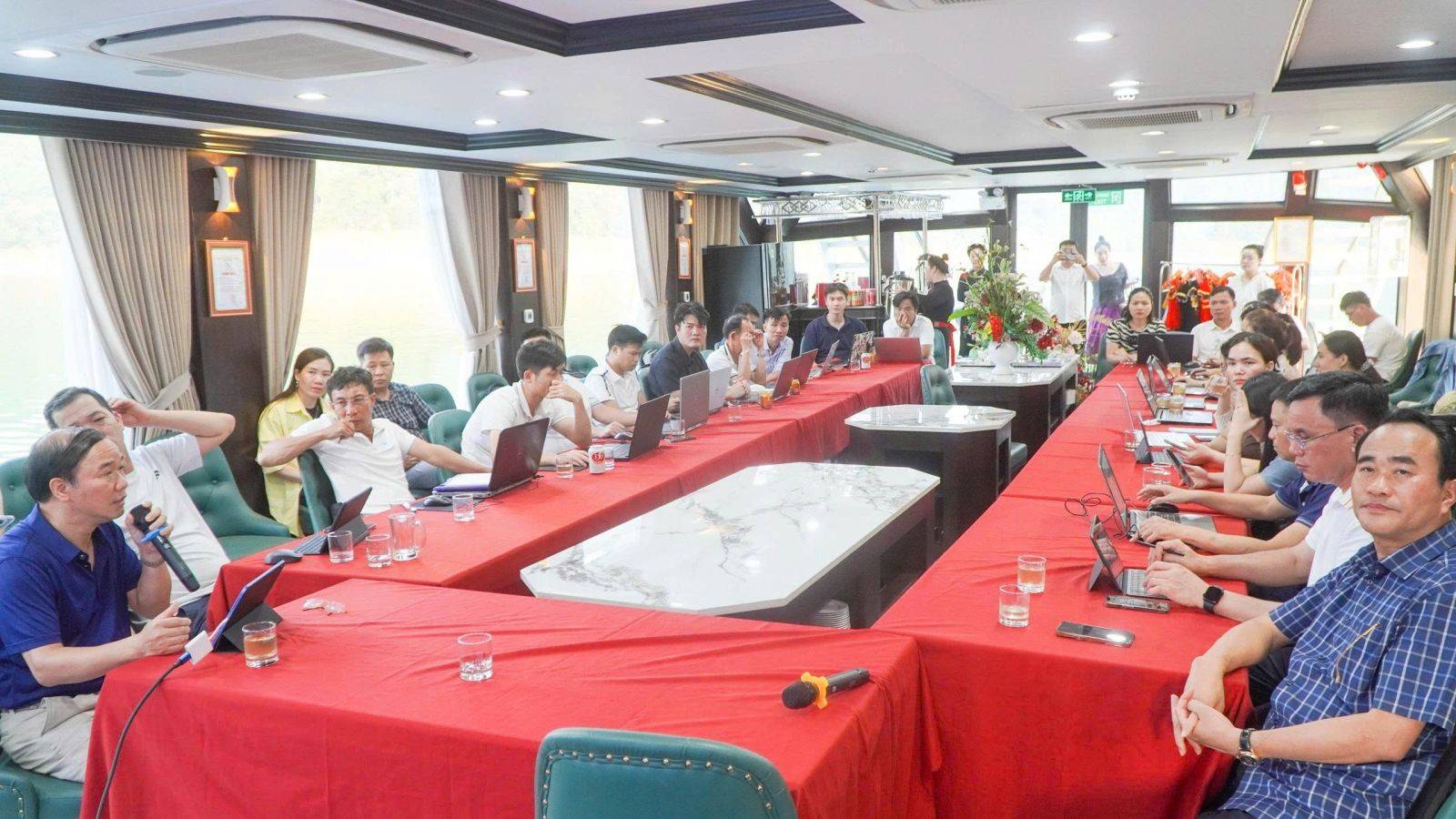 Du thuyền Phượng Hoàng: Nơi doanh nhân Tuyên Quang – Phú Thọ cùng phát triển