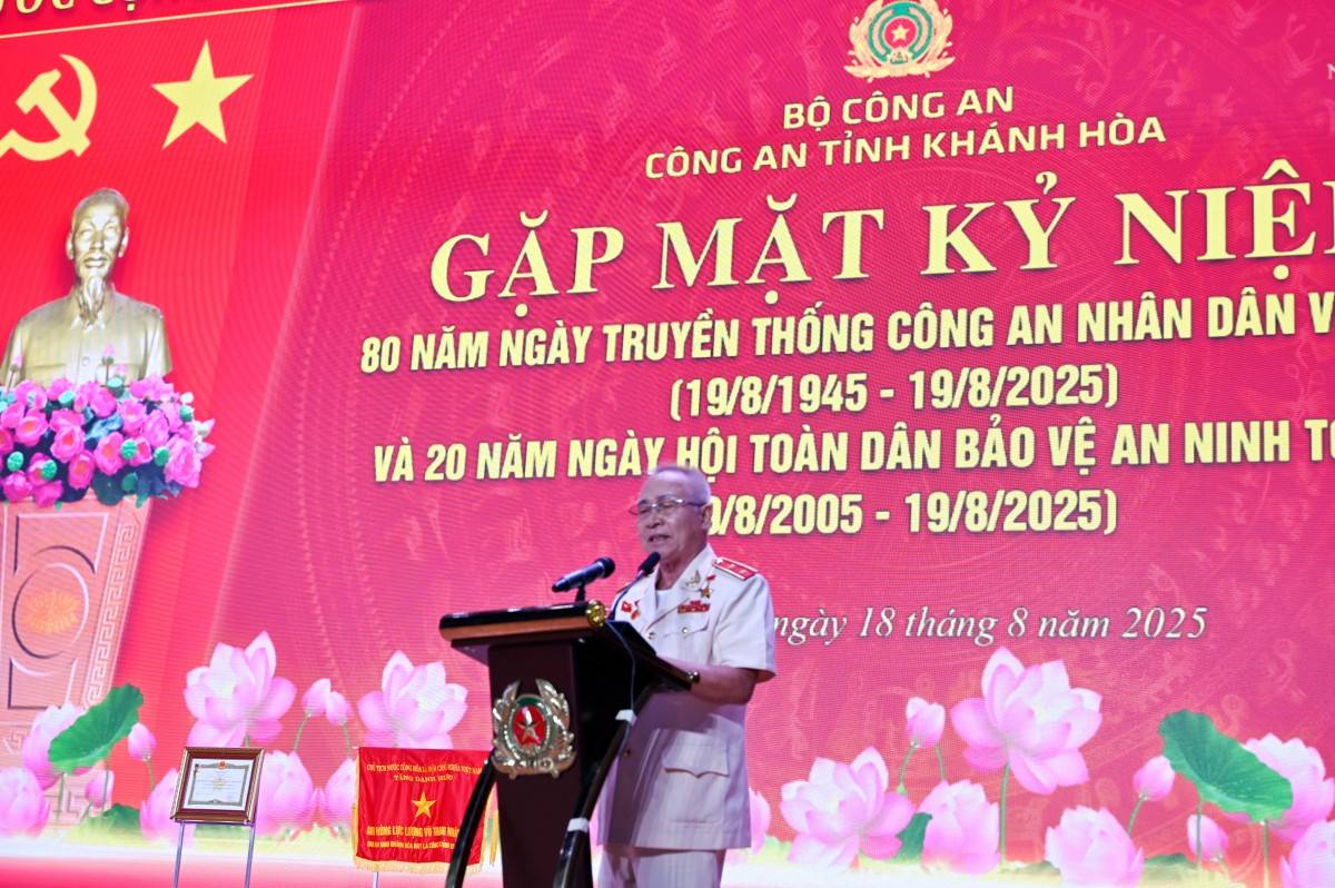 Công an tỉnh Khánh Hòa đón nhận danh hiệu Anh hùng Lực lượng vũ trang nhân dân