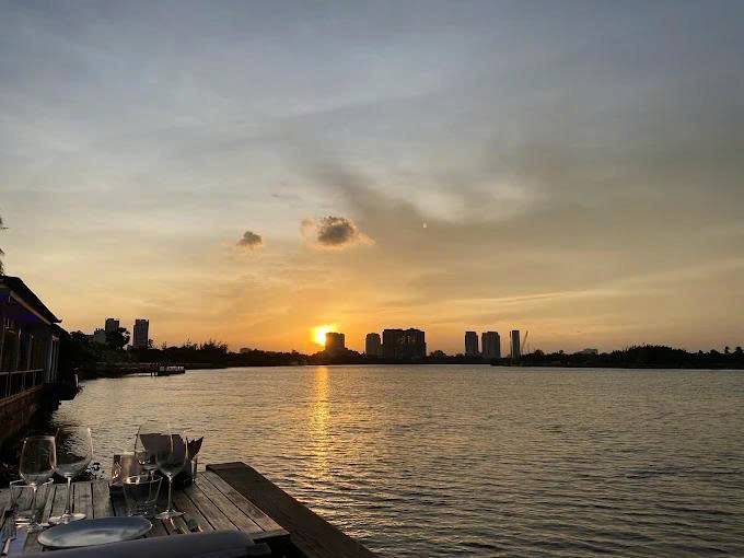 The Deck Saigon (38 Nguyễn Ư Dĩ)