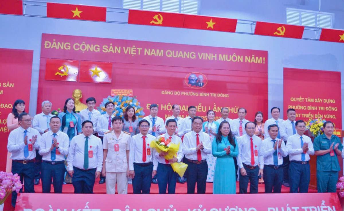 Ban chấp hành Đảng bộ ra mắt Đại hội