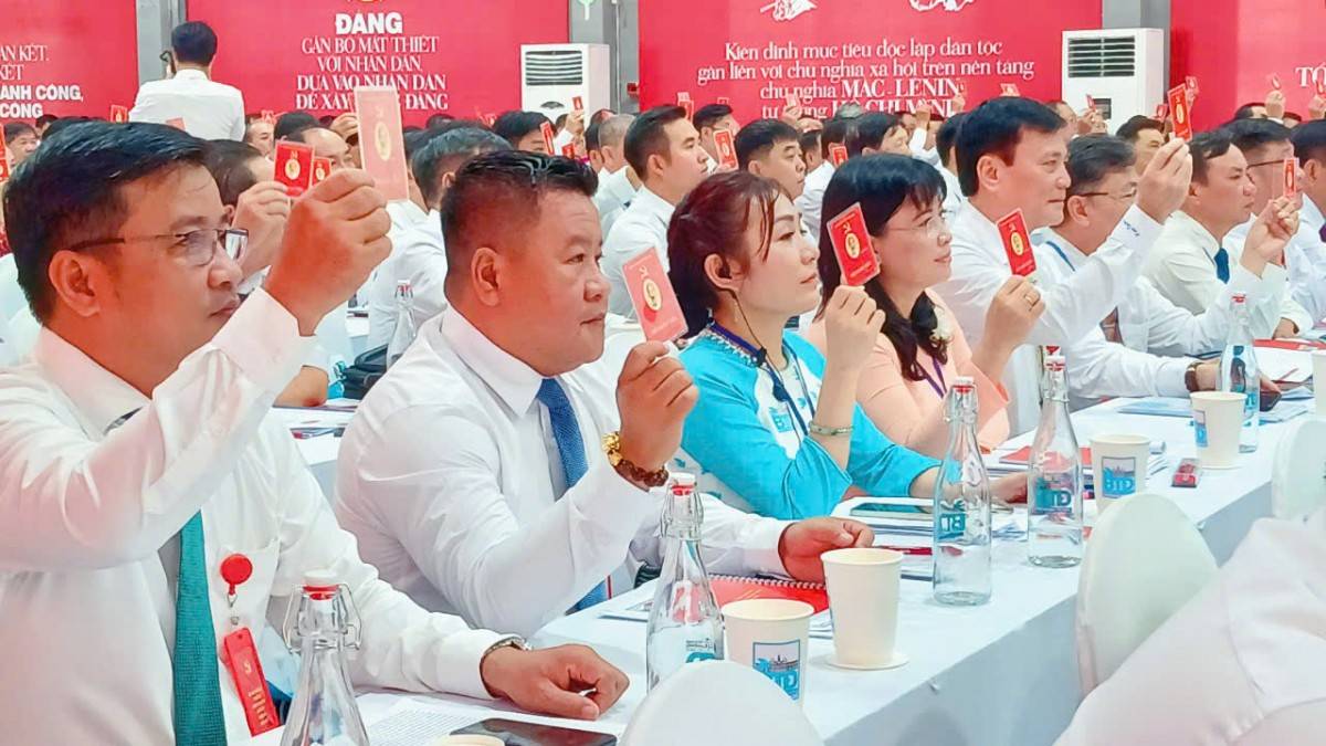 100% đại biểu thống nhất với văn kiện , nghị quyết của nhiệm kỳ 2025- 2030. Ảnh- Hoàng Lân