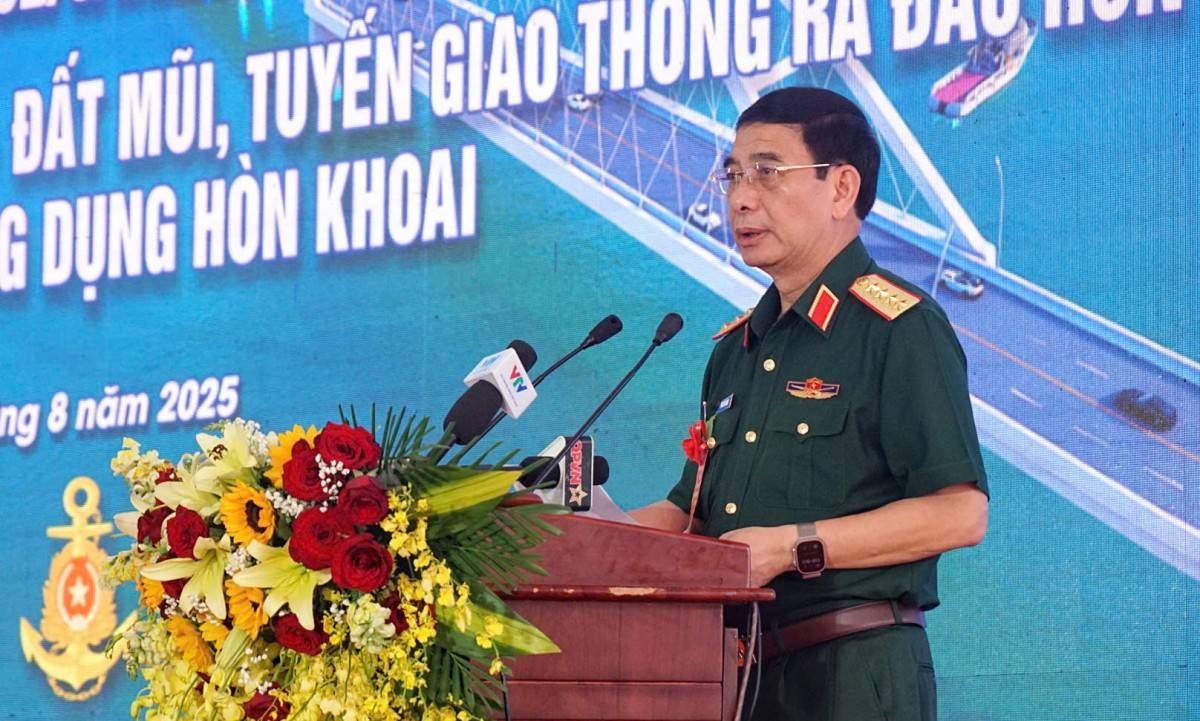  Đại tướng Phan Văn Giang, Ủy viên Bộ Chính trị, Phó bí thư Quân ủy Trung ương, Bộ trưởng Bộ Quốc phòng 