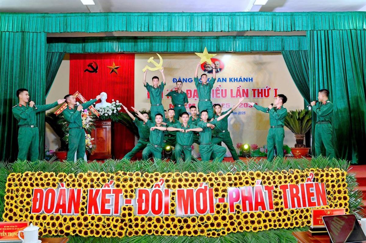Tiết mục văn nghệ chào mừng Đại hội