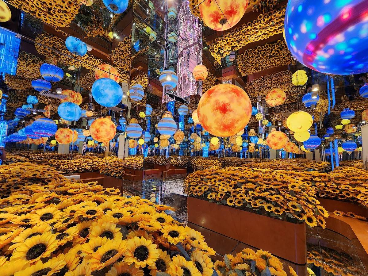 Triển lãm ánh sáng – Không gian check in hấp dẫn bên trong trung tâm thương mại