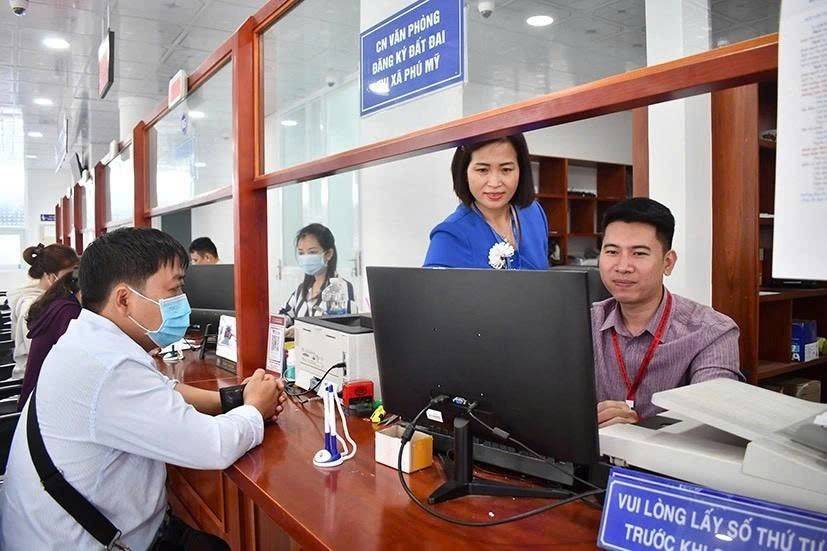 khối lượng công việc tại cấp xã tăng mạnh cả về chiều rộng và chiều sâu. 