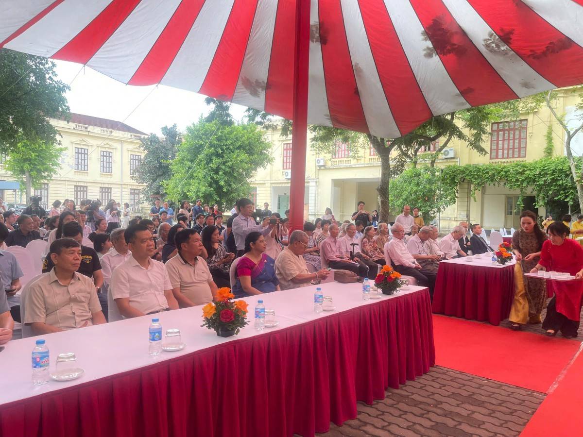 Khai mạc trưng bày 