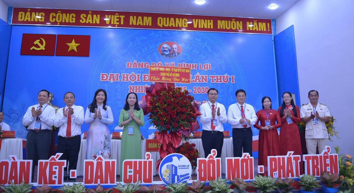 bà Võ Ngọc Thanh Trúc – Ủy viên Ban Thường vụ Thành ủy, PCT UB MTTQVN Thành phố, Chủ tịch Hội Liên hiệp Phụ nữ Thành phố