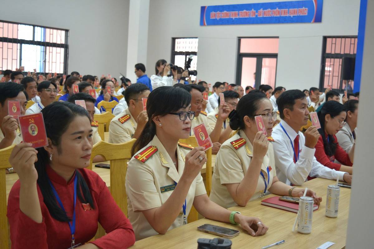 100% đại biểu thống nhất với văn kiện , nghị quyết của nhiệm kỳ 2025- 2030. Ảnh- Hoàng Lân