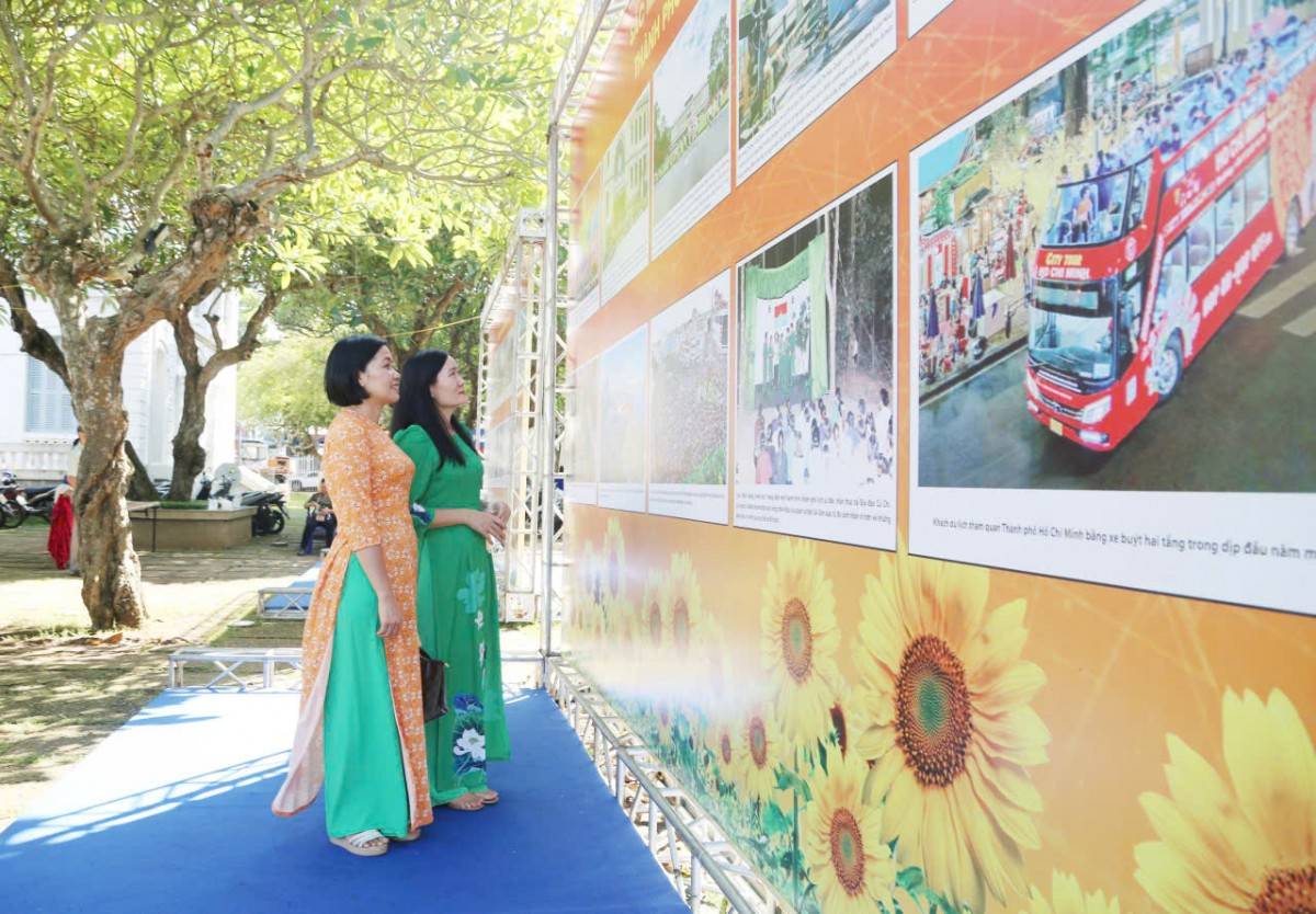 Khai mạc triển lãm ảnh “Thành phố Hồ Chí Minh vững tin hướng tới kỷ nguyên mới”