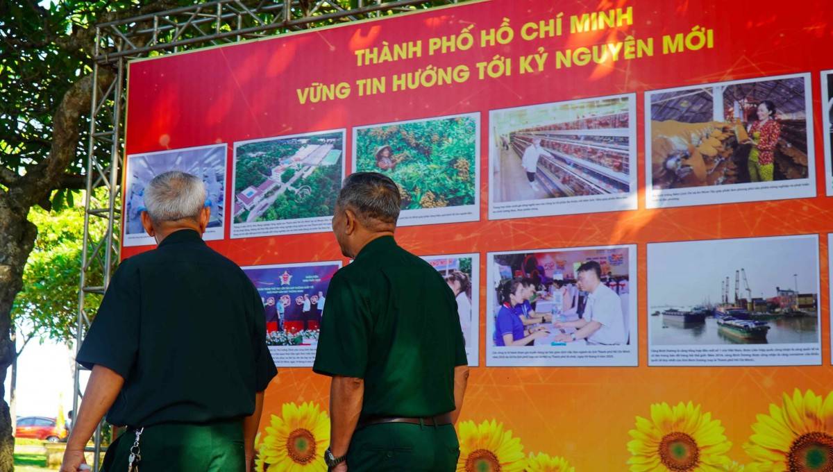 Khai mạc triển lãm ảnh “Thành phố Hồ Chí Minh vững tin hướng tới kỷ nguyên mới”