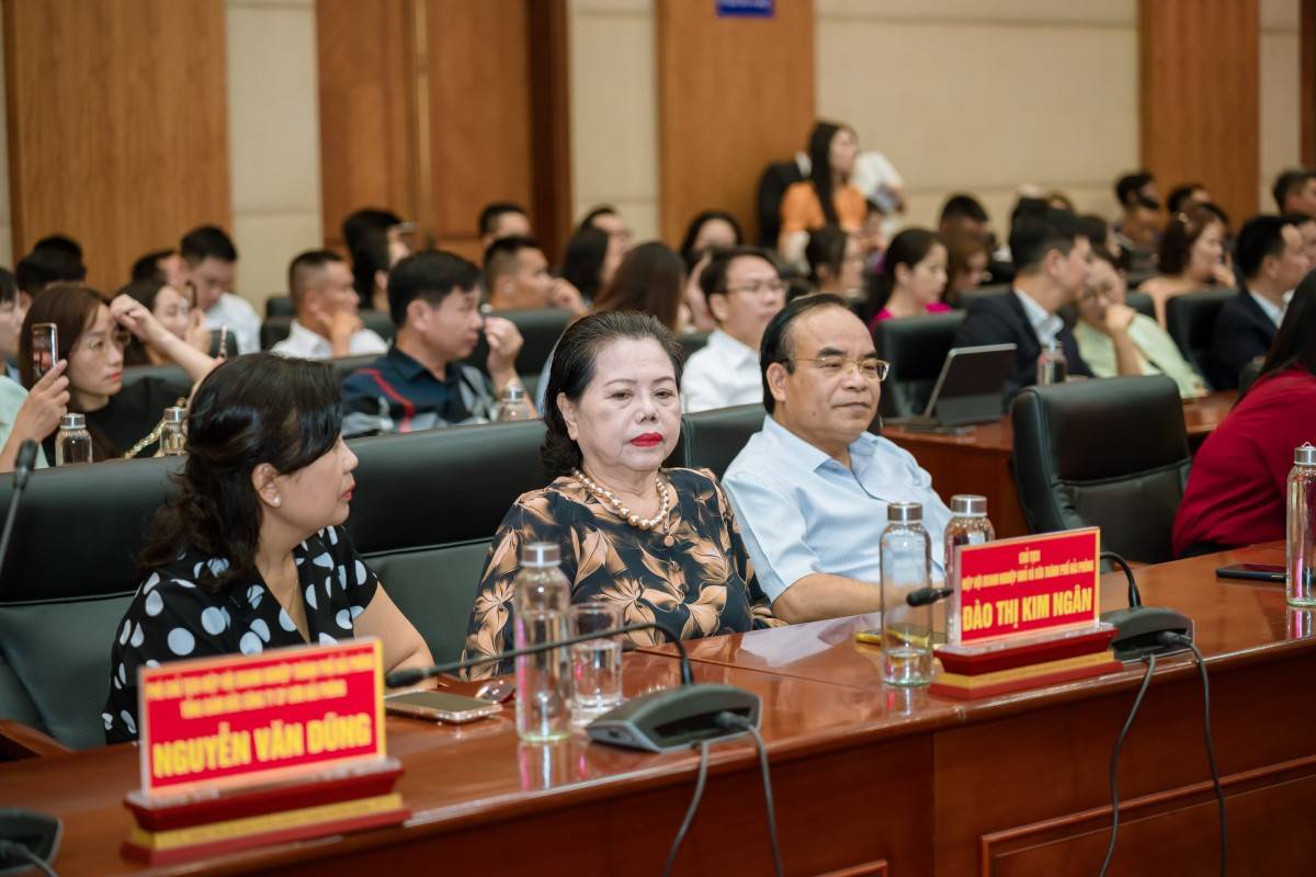 Các đại biểu tham sự