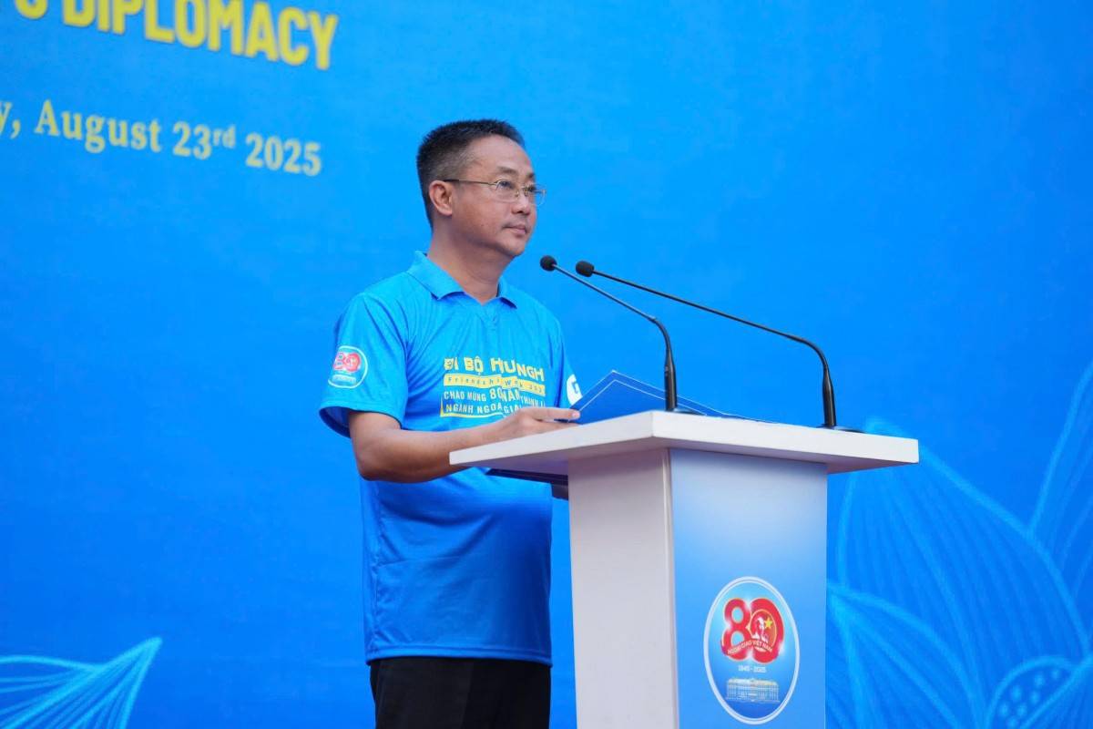 TP. Hồ Chí Minh: Hơn 1.800 người tham gia “Đi bộ hữu nghị” kỷ niệm 80 năm thành lập ngành Ngoại giao Việt Nam