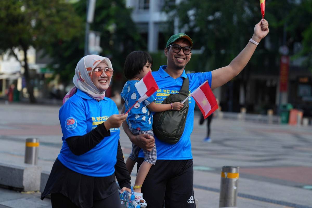 TP. Hồ Chí Minh: Hơn 1.800 người tham gia “Đi bộ hữu nghị” kỷ niệm 80 năm thành lập ngành Ngoại giao Việt Nam