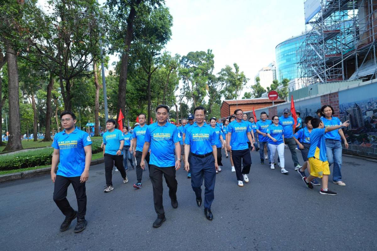 TP. Hồ Chí Minh: Hơn 1.800 người tham gia “Đi bộ hữu nghị” kỷ niệm 80 năm thành lập ngành Ngoại giao Việt Nam