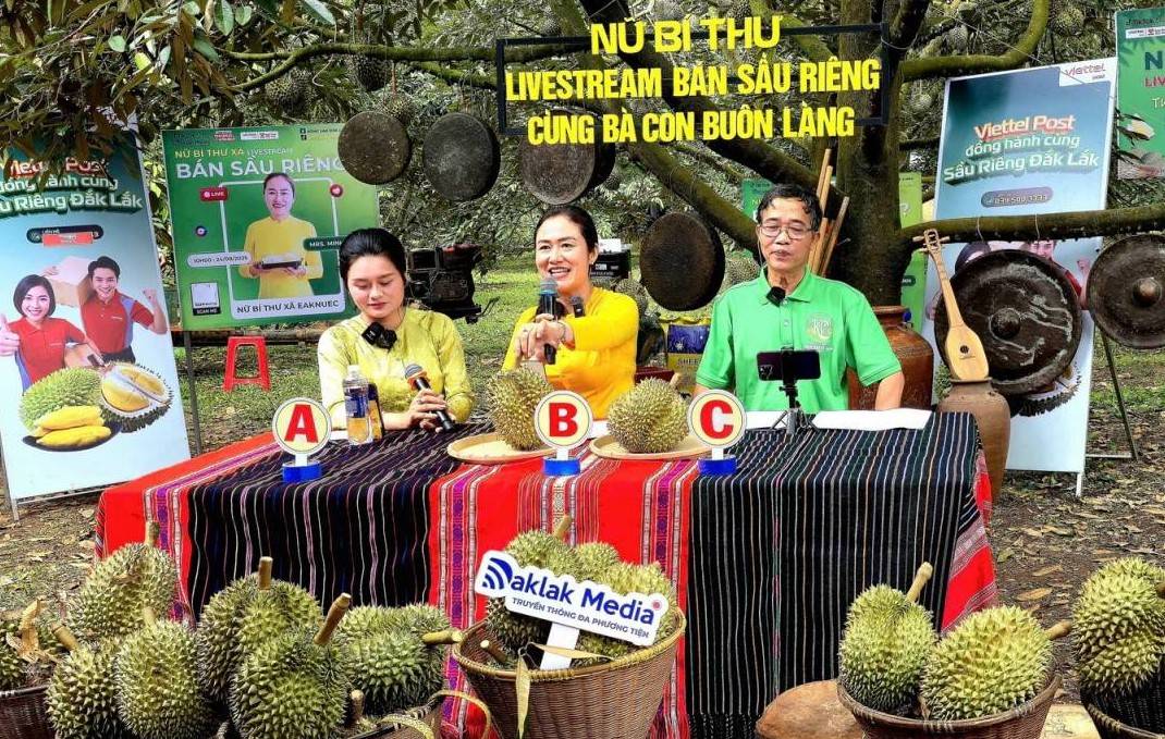 Đắk Lắk: Bí thư xã livestream cùng bà con buôn làng,  bán được 60 tấn quả sầu riêng trong hơn 2 giờ đồng hồ